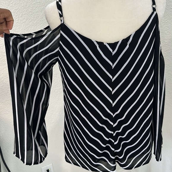 Nicole Miller Top Cold Shoulder Tops Black and White Tops Size Medium - Picture 6 of 7